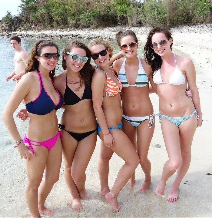 15P Hot teen girls take pics of their incredible bodies