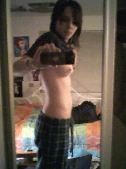 15P Pictures of hot amateur girlfriends showing their naughtiness on cam