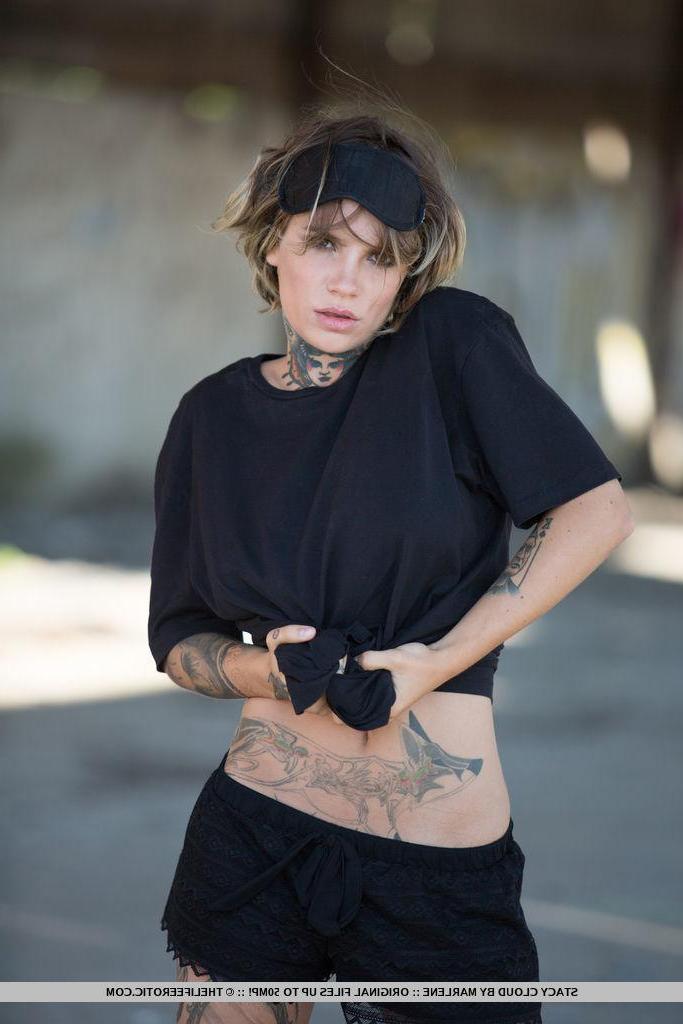 16P Alt girl Stacy Cloud gets naked outside in "Body Design"