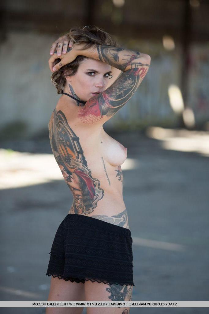16P Alt girl Stacy Cloud gets naked outside in "Body Design"