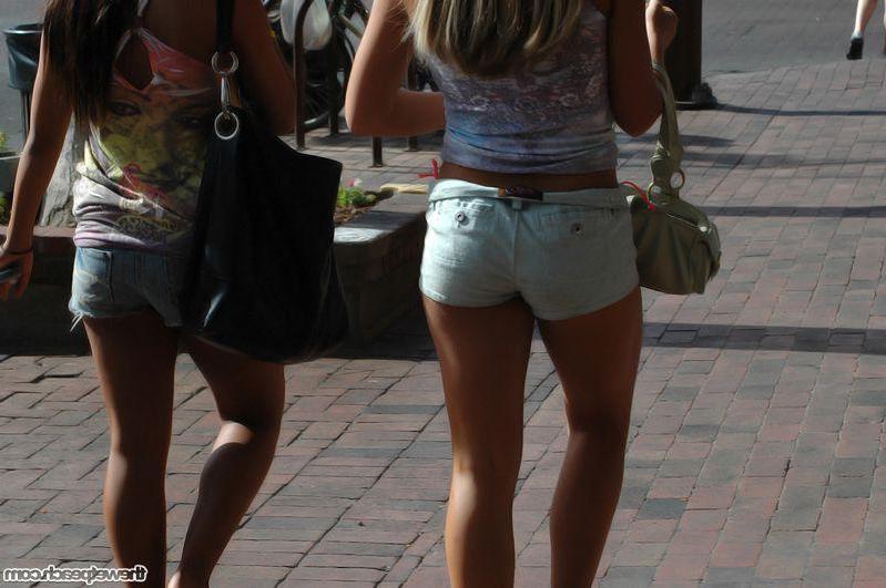 16P Pictures of hot candid asses