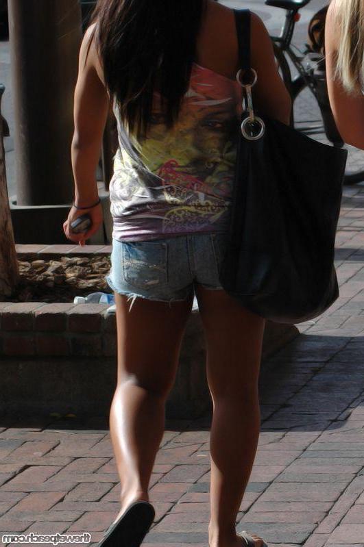 16P Pictures of hot candid asses