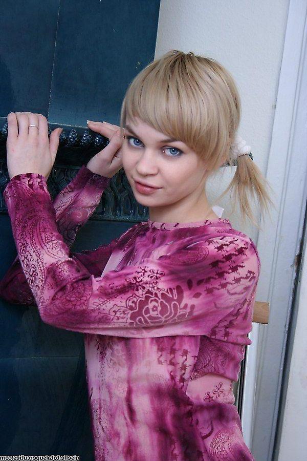 20P Pictures of a hot blonde teen naked just for you