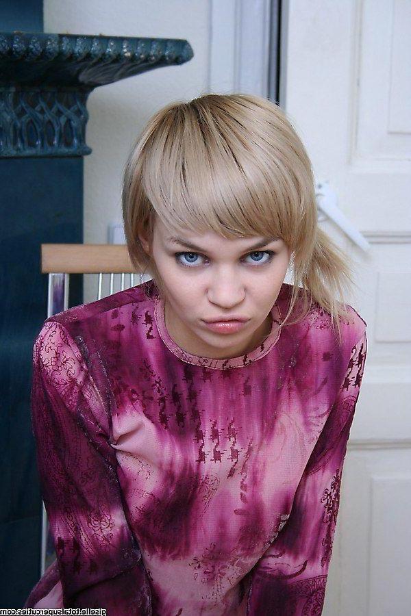 20P Pictures of a hot blonde teen naked just for you