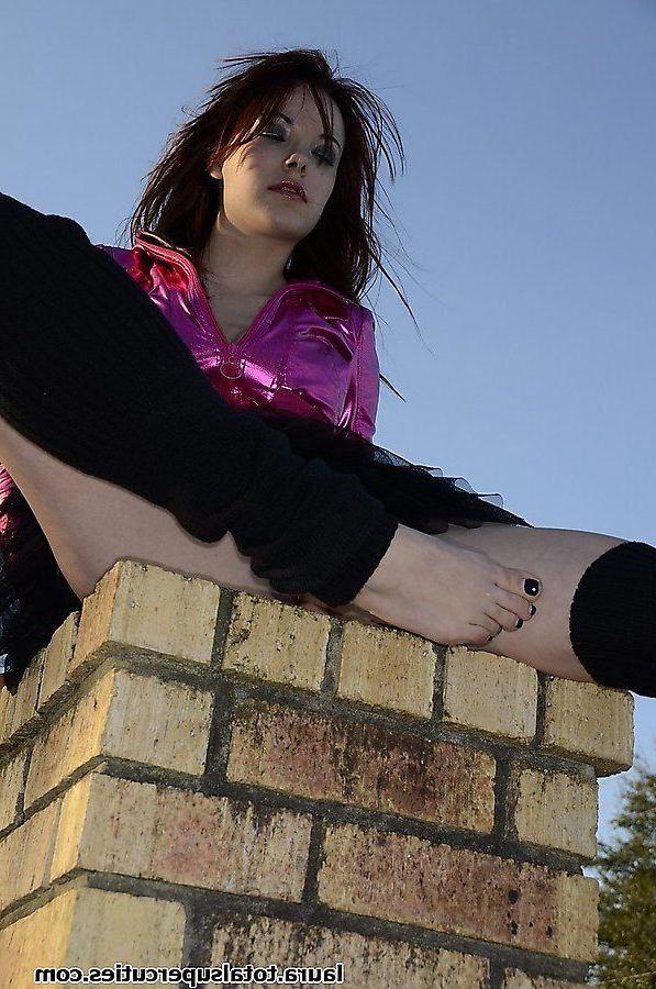 20P Pictures of teen model Lora showing her hot ass