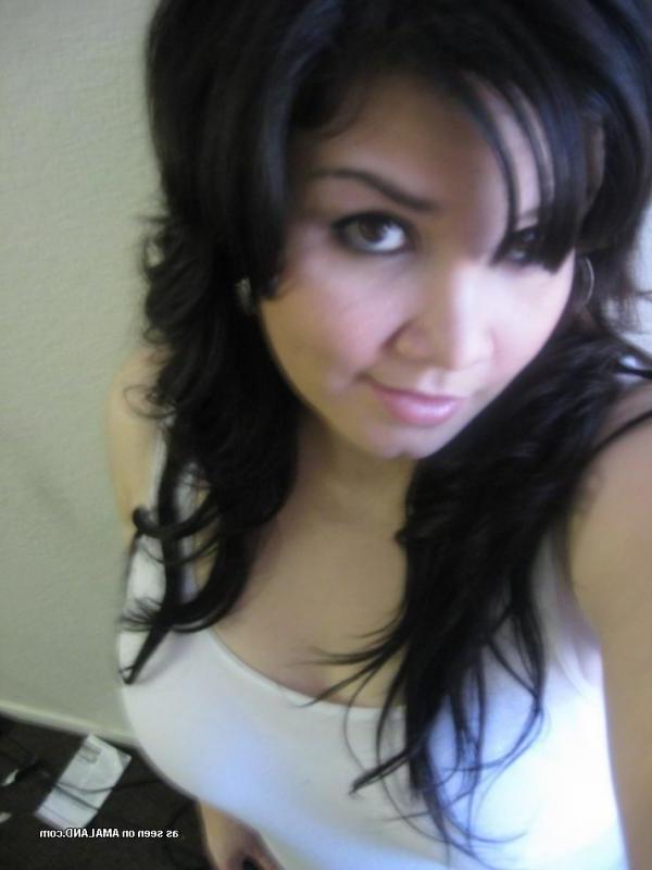14P Pictures of hot teen girlfriends showing their bodies on cam