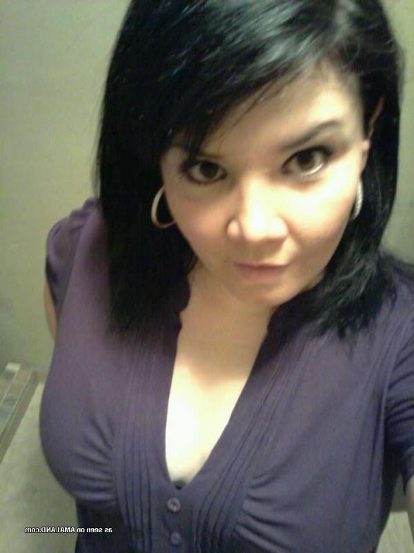 14P Pictures of hot teen girlfriends showing their bodies on cam