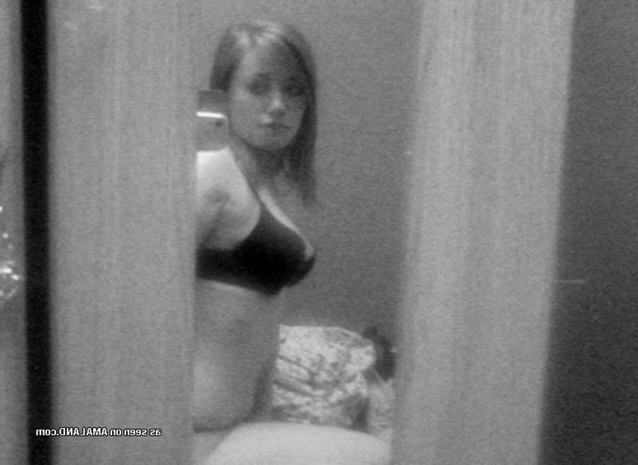 15P Pictures of hot girlfriends showing their tight bodies