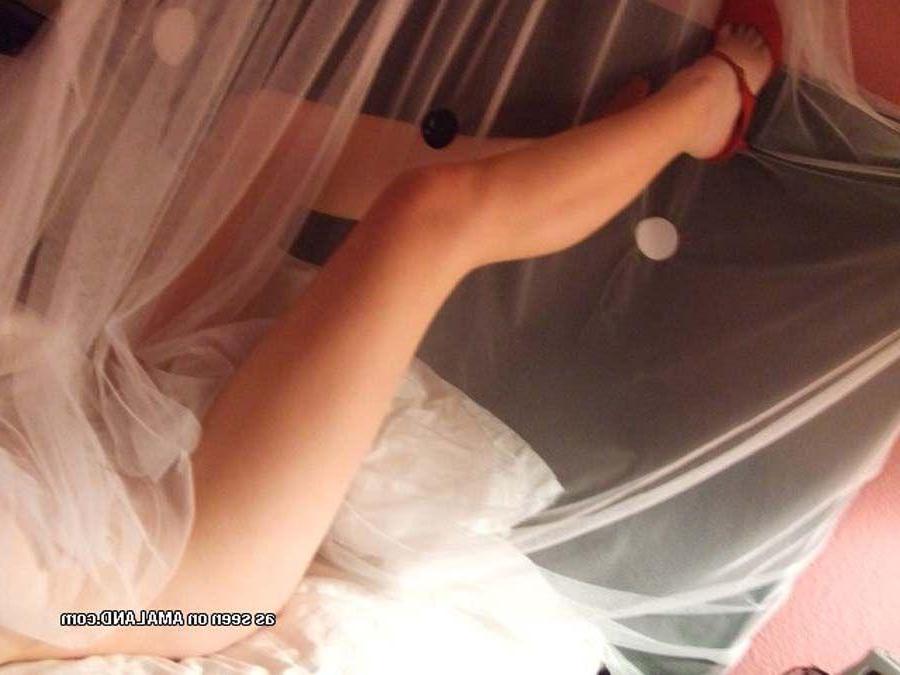 15P Pictures of a hot teen girl friend showing off her hot body