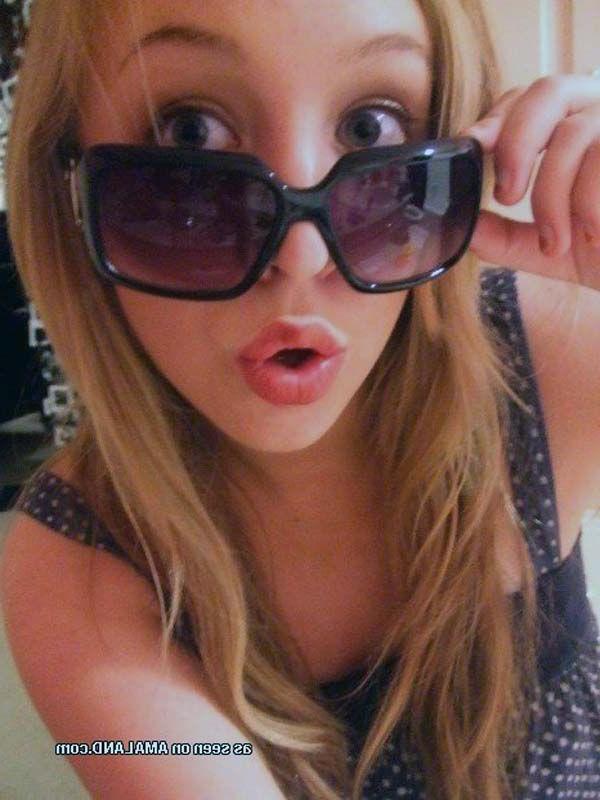 15P Pictures of a hot teen girl friend showing off her hot body