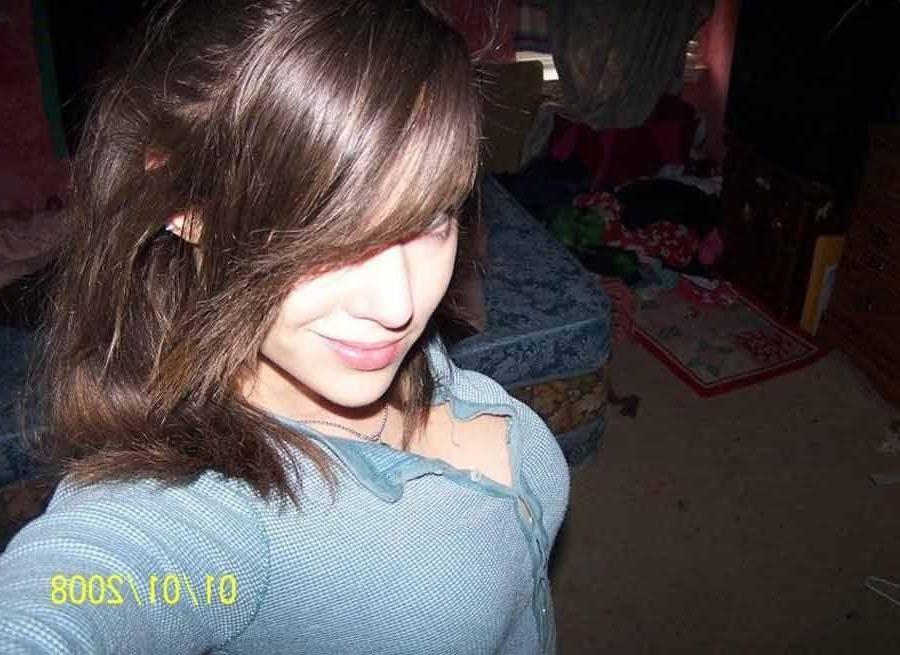 14P Pictures of hot teen girlfriends showing their bodies