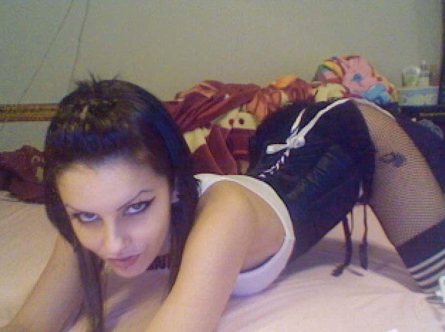 14P Pictures of hot teen girlfriends showing their bodies
