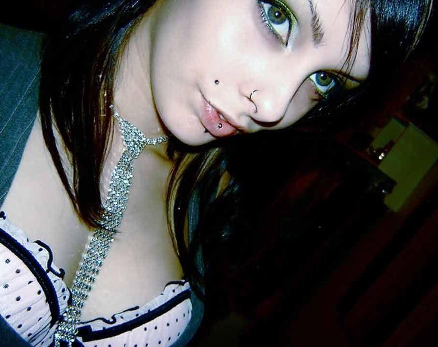 14P Pictures of hot teen girlfriends showing their bodies
