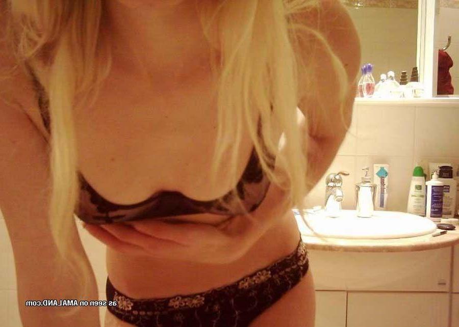 15P Pictures of hot girlfriends getting naked on camera