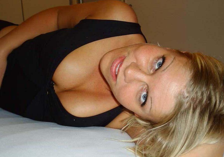 15P Pictures of hot blonde teens nude on camera