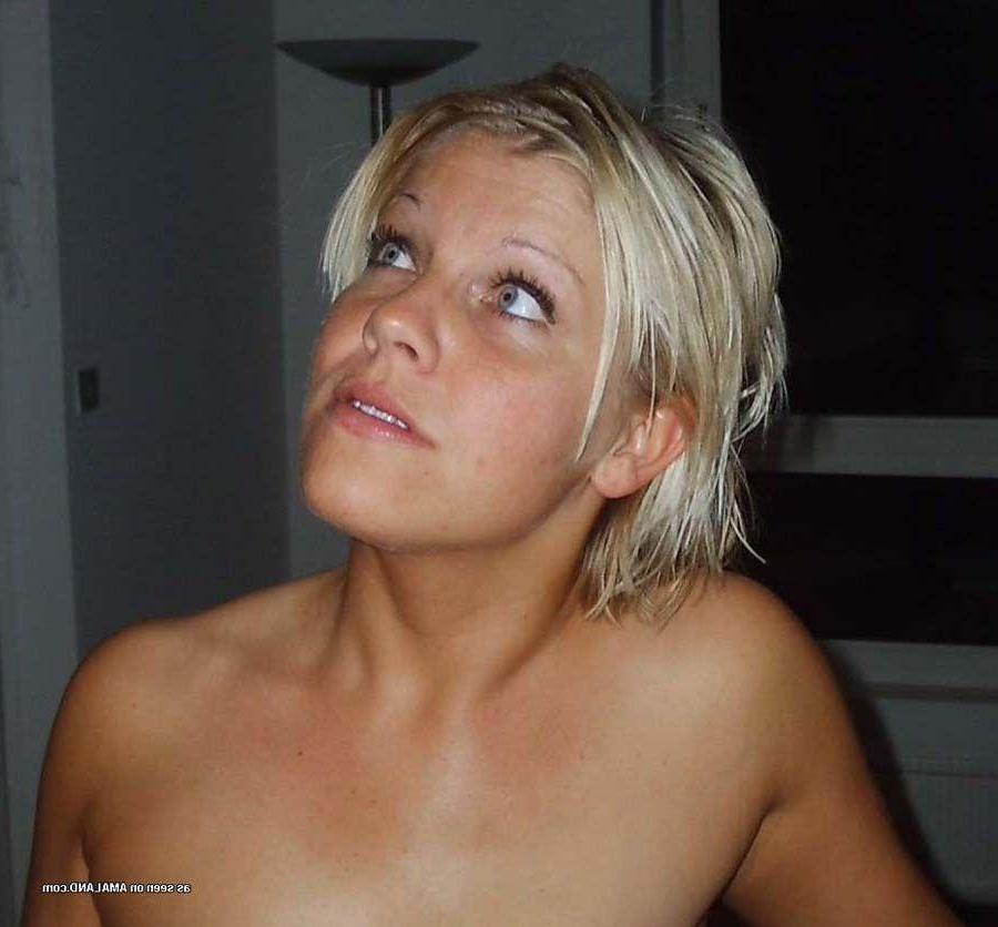 15P Pictures of hot blonde teens nude on camera