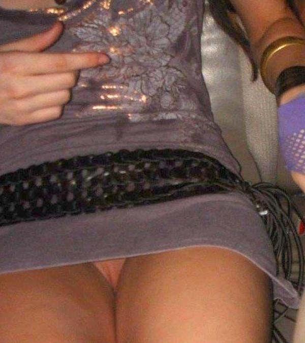 15P Pictures of hot amateur girlfriends nude in front of the camera