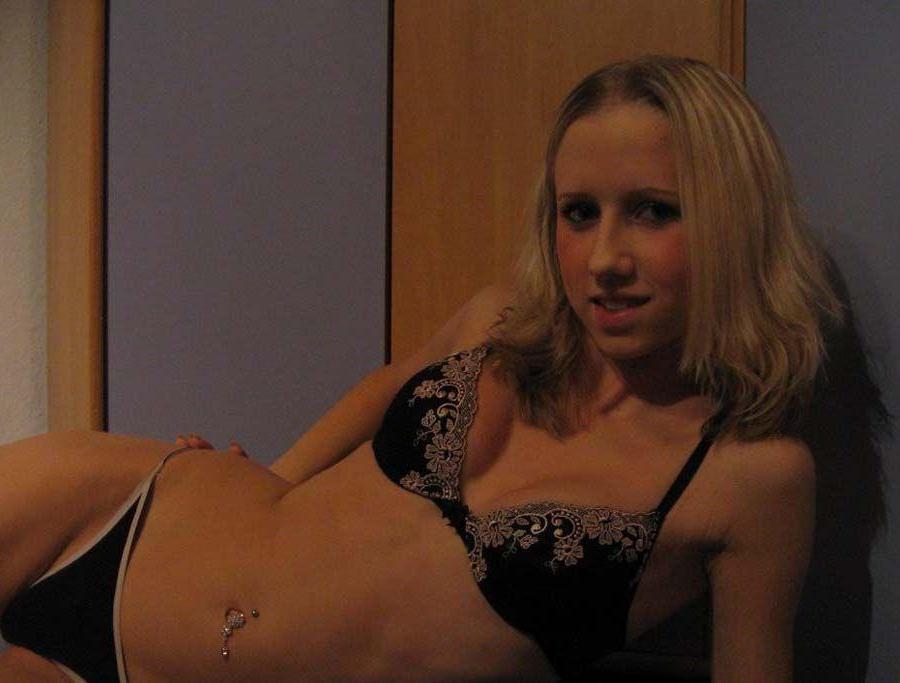 15P Pictures of hot teen girls caught on cam