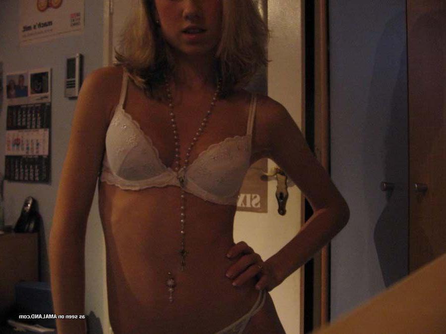 15P Pictures of hot teen girls caught on cam