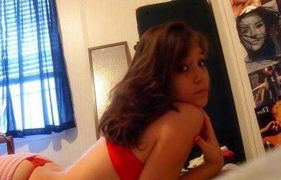 15P Pictures of hot teen girlfriends taking pics of themselves