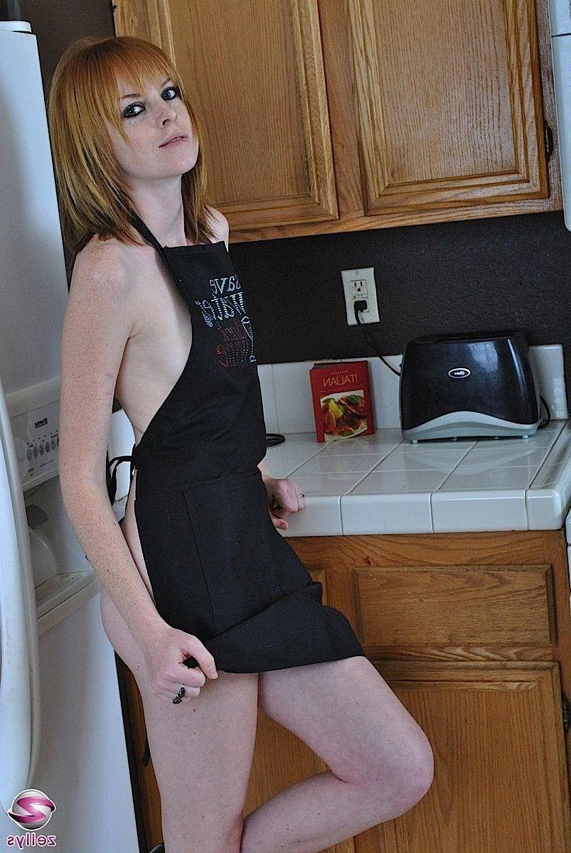 15P Pictures of a hot redhead teen naked in the kitchen