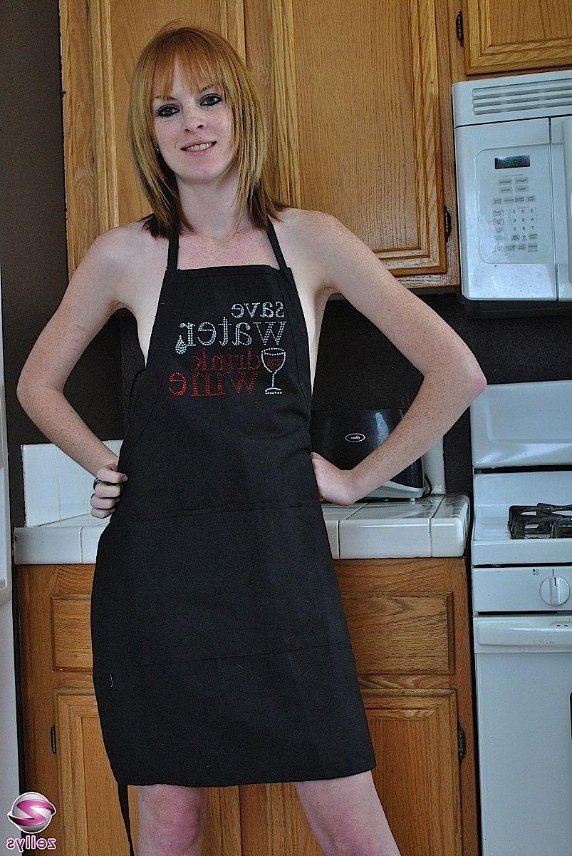 15P Pictures of a hot redhead teen naked in the kitchen