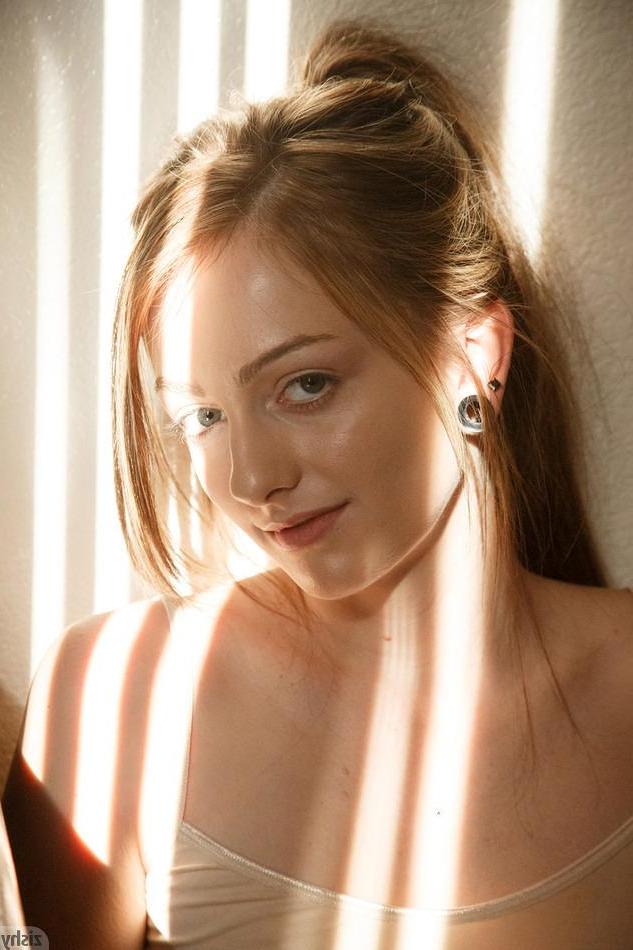 8P Blonde coed Dahlia Polk teases while exercising