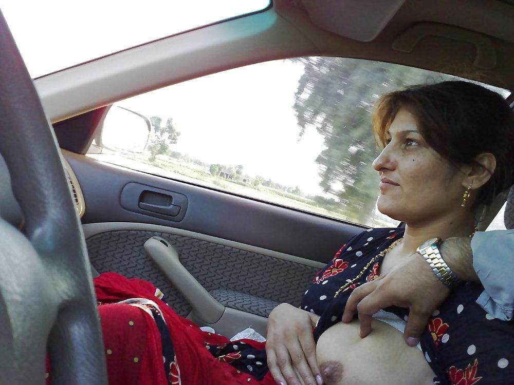 16P Pakistani prostitute in car