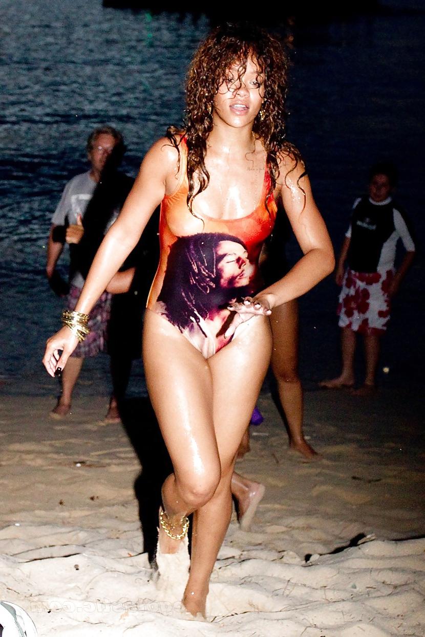 4P Rihanna cameltoe