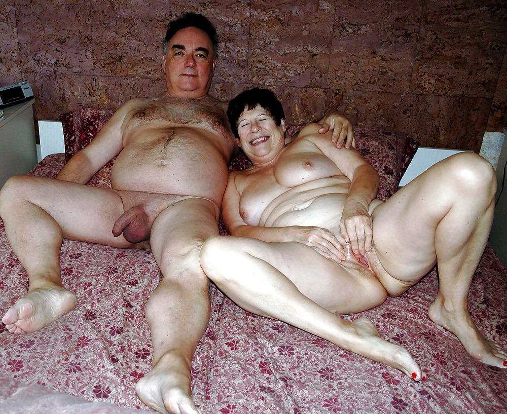 22P Mature Exhibitionist Couple