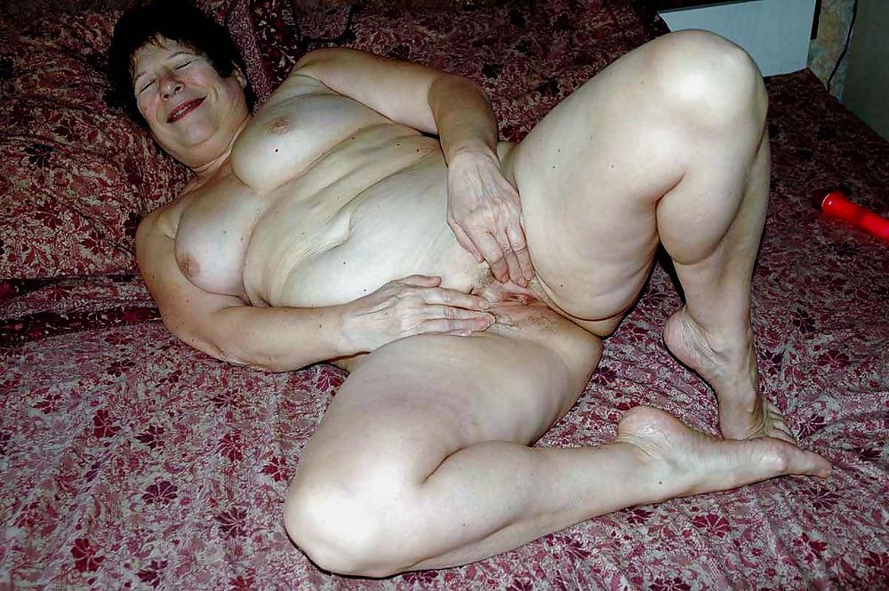 22P Mature Exhibitionist Couple