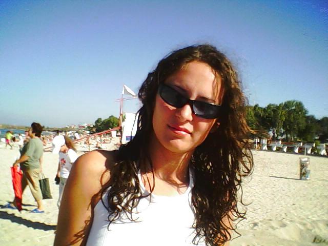 9P Topless at the beach
