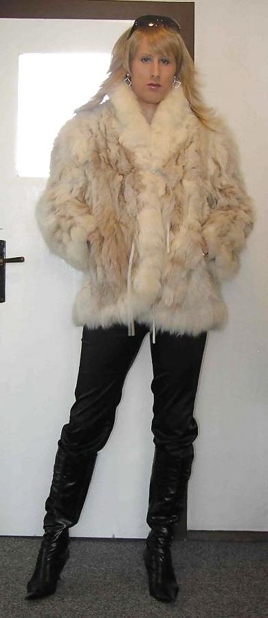 25P Random CDs in fur