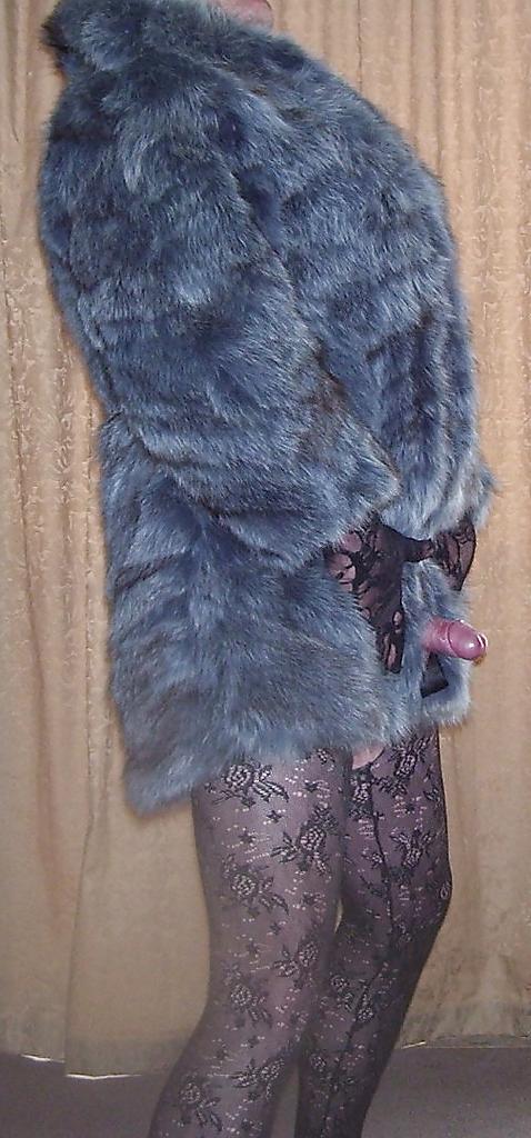 25P Random CDs in fur