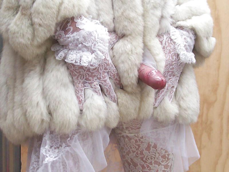25P Random CDs in fur
