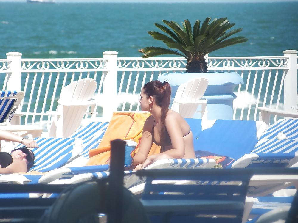 8P Perving by the Pool