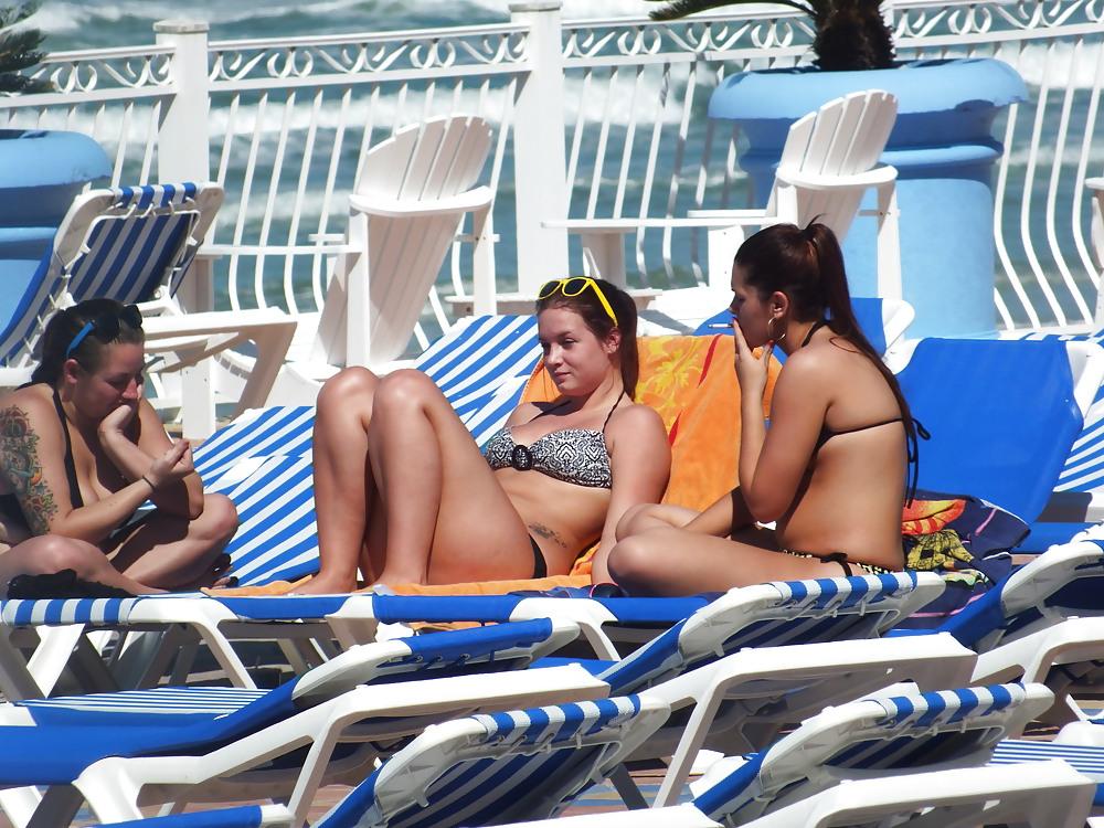 8P Perving by the Pool