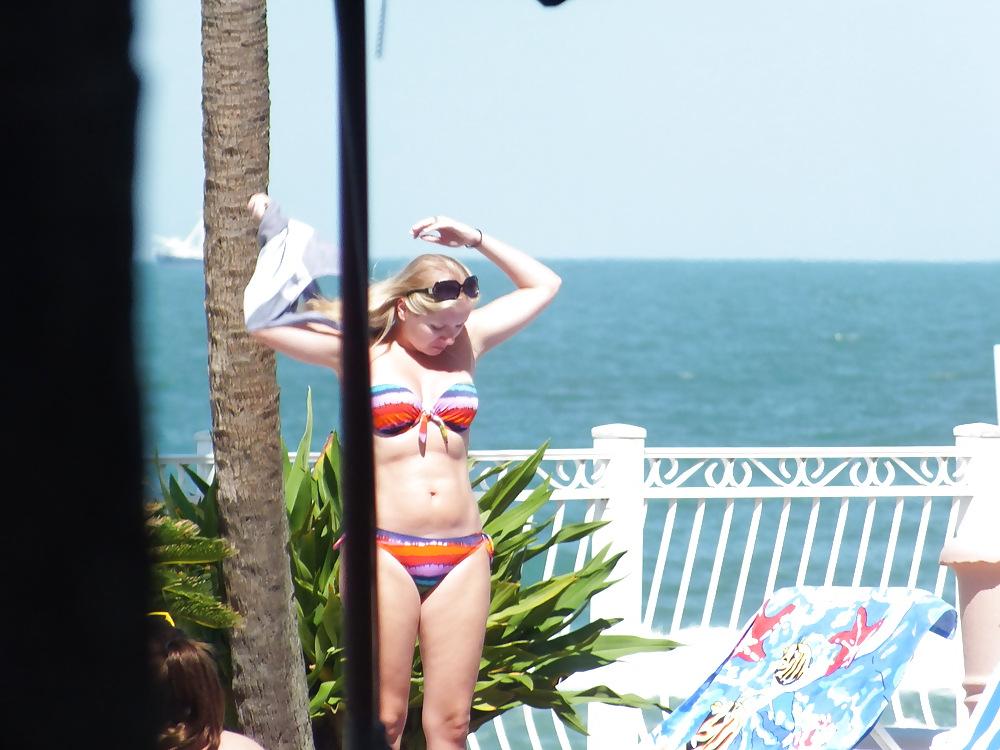 8P Perving by the Pool
