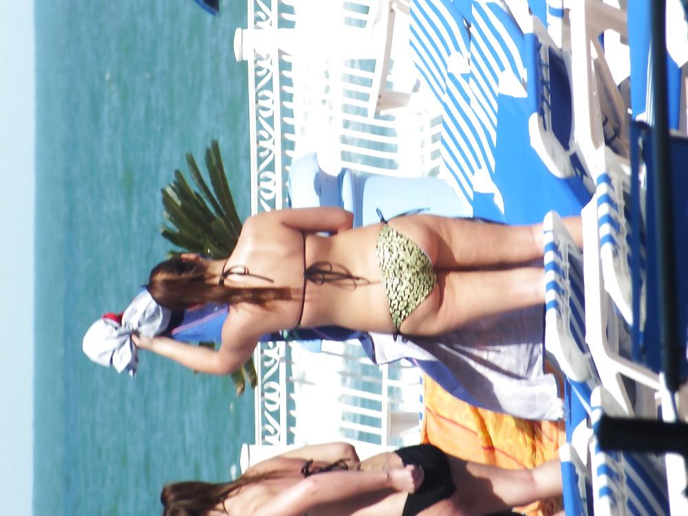 8P Perving by the Pool