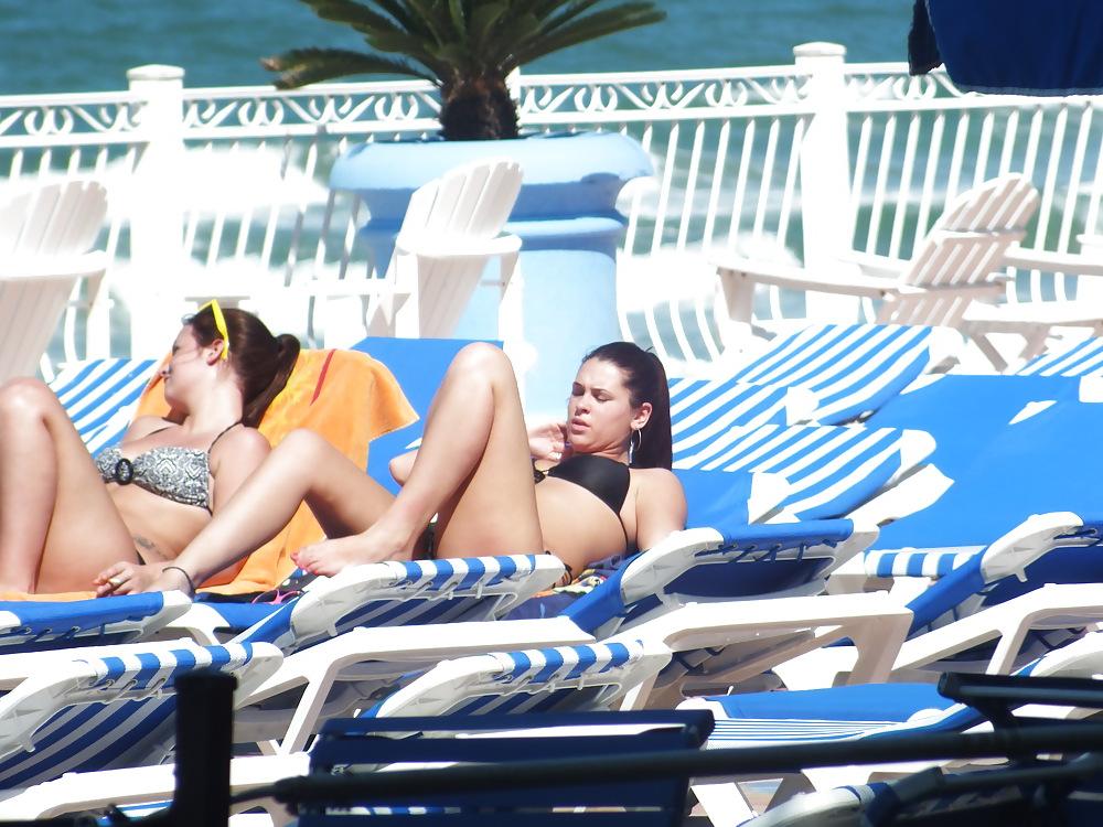 8P Perving by the Pool