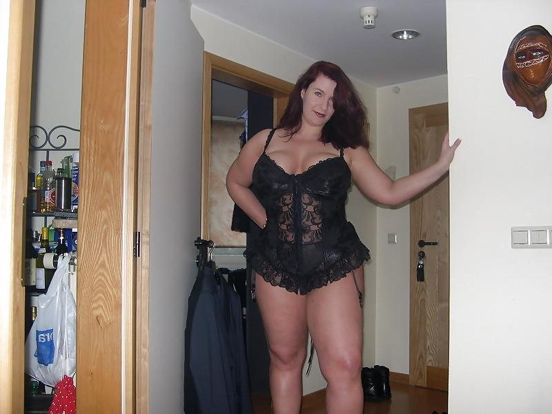 25P Plump Busty Housewife