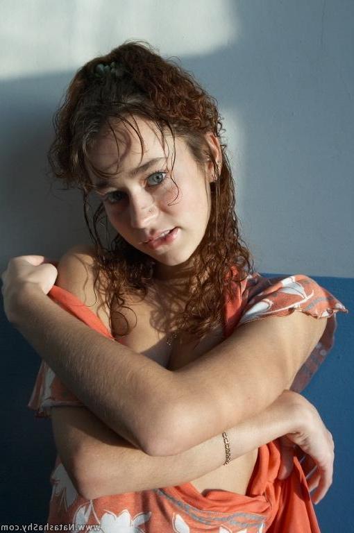 15P Pictures of Natasha Shy taking off her clothes