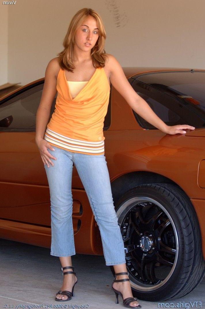 20P Pics of Vivian showing her pussy in the garage