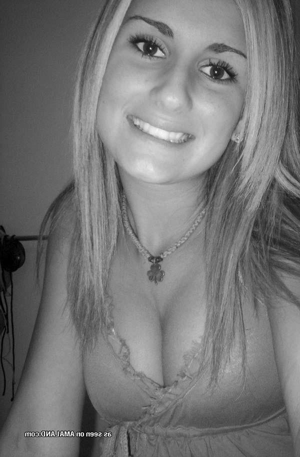 16P Picture selection of a hot sexy amateur babe showing off on cam