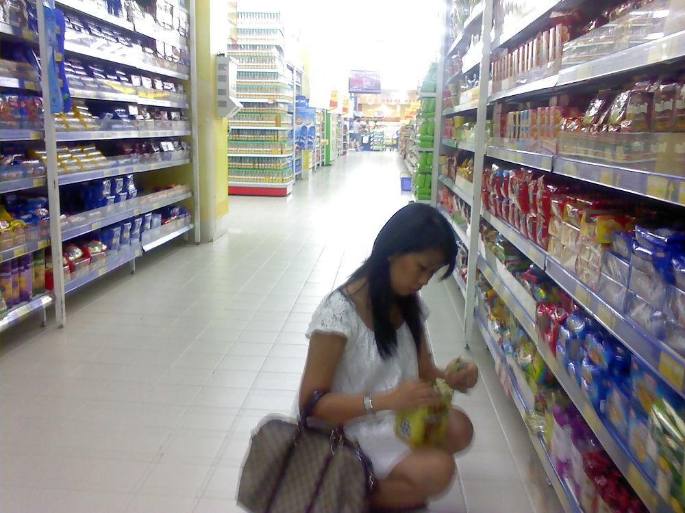 5P Red Panty White Gown, Hypermart, PTC, Surabaya, Indonesia