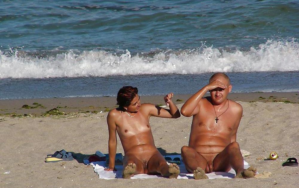 20P Naked couple 46.