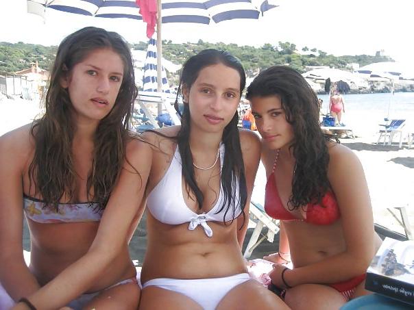 23P Horny Teen babes - Which one has the best tits ?