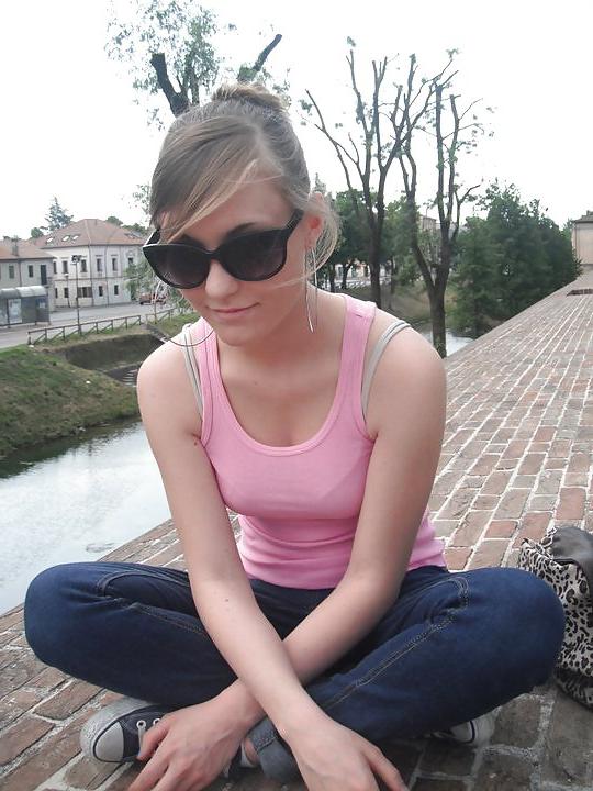 23P Horny Teen babes - Which one has the best tits ?