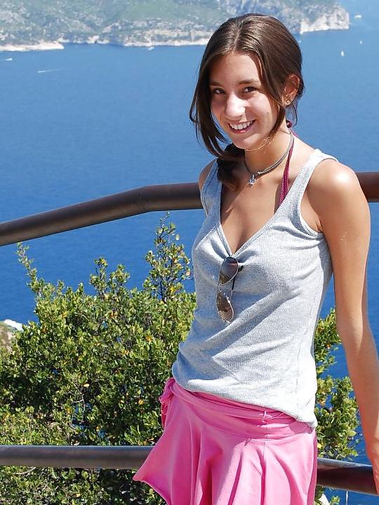 23P Horny Teen babes - Which one has the best tits ?