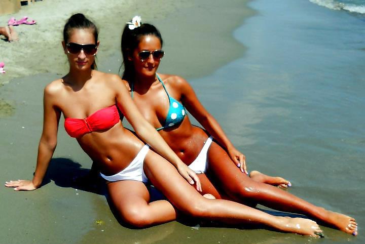 23P Horny Teen babes - Which one has the best tits ?